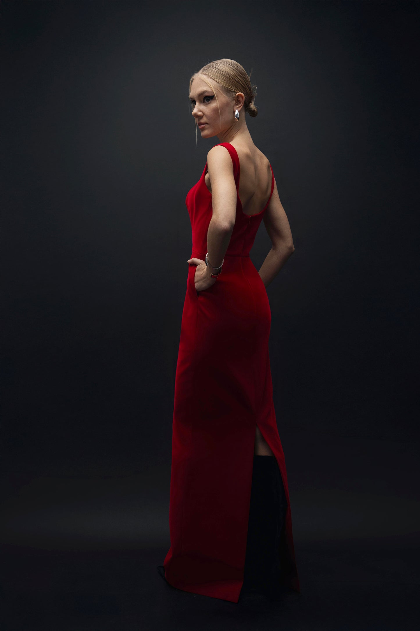 EA Velvet Ember – Kırmızı Kadife Elbise