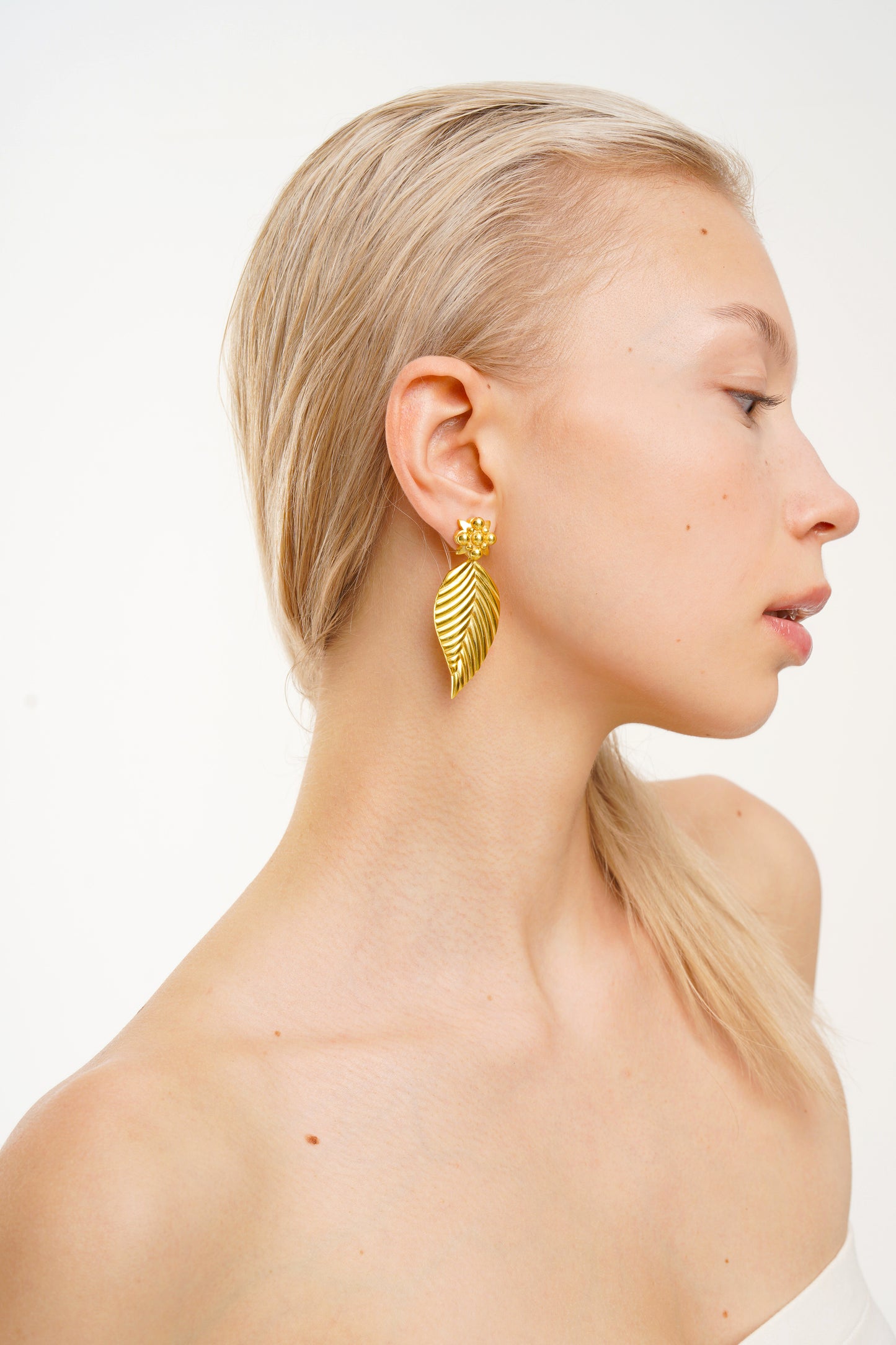 L Ivy Leaf Gold Earrings