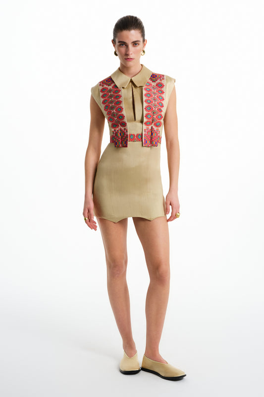 etnik desenli mini elbise
• bej yazlık kısa elbise
• gömlek yaka kolsuz elbise
• Saint Ones desenli elbise
• modern etnik stil elbise