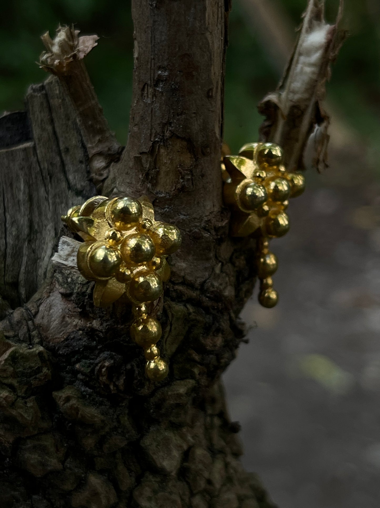 L Ivy Drop Gold Earrings