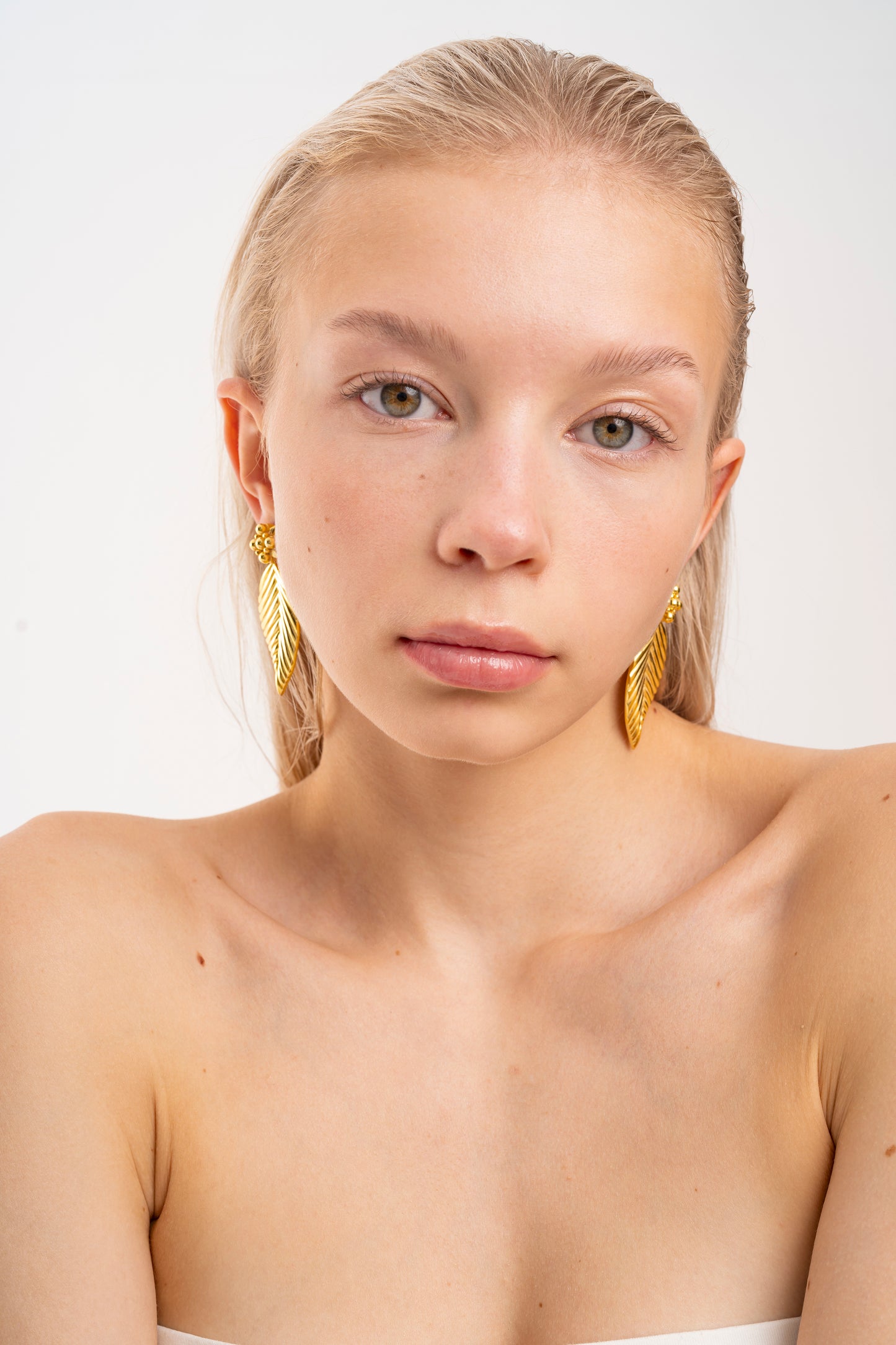 L Ivy Leaf Gold Earrings