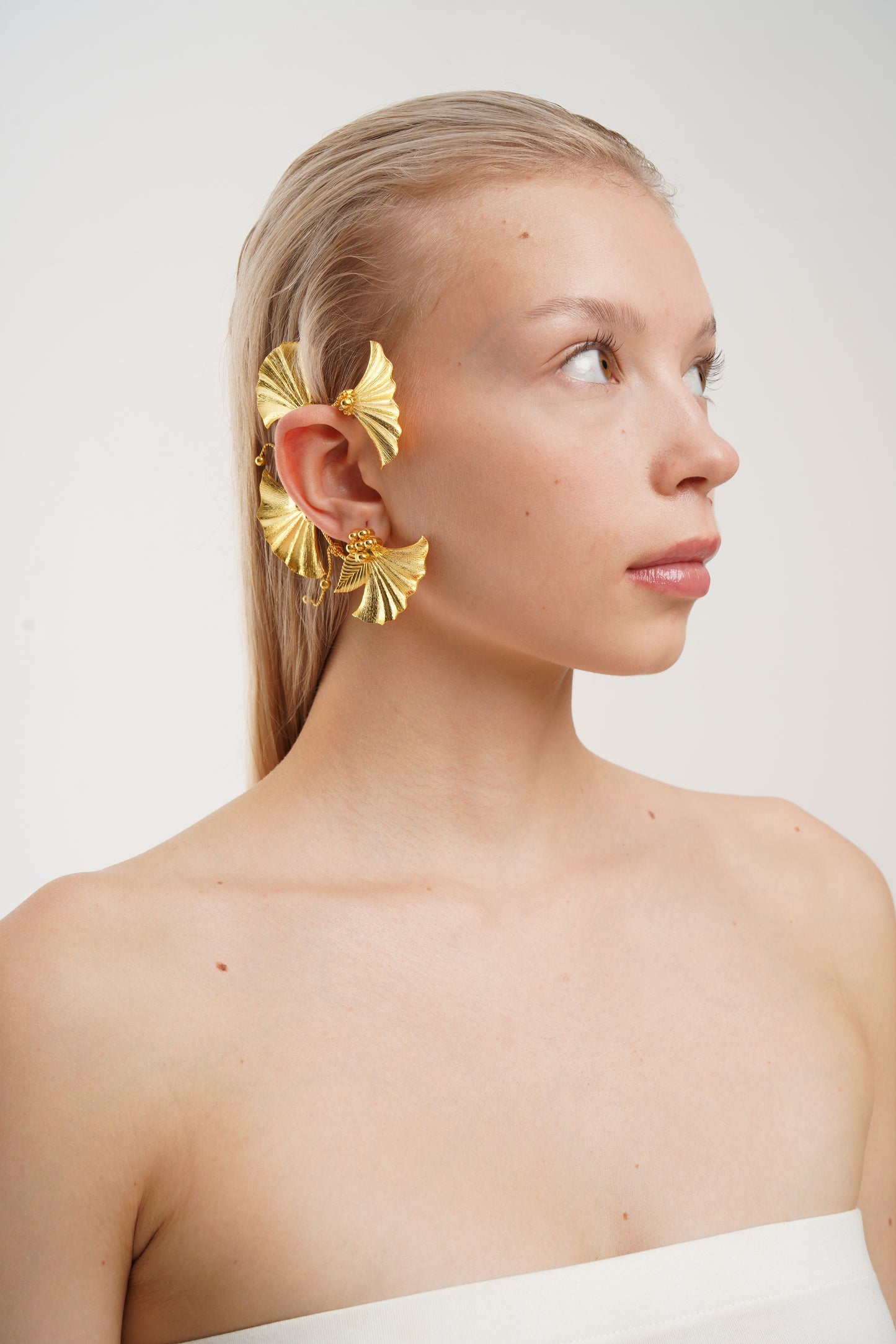 L Twisted Ivy Gold Ear Cuff
